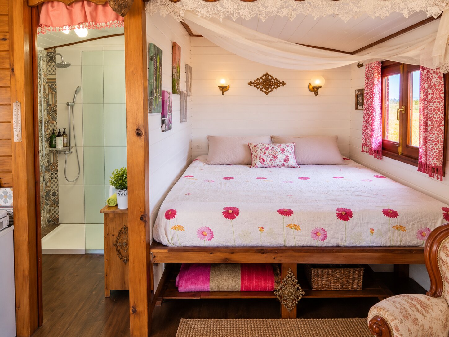 Outdoor living at the Gypset roulotte