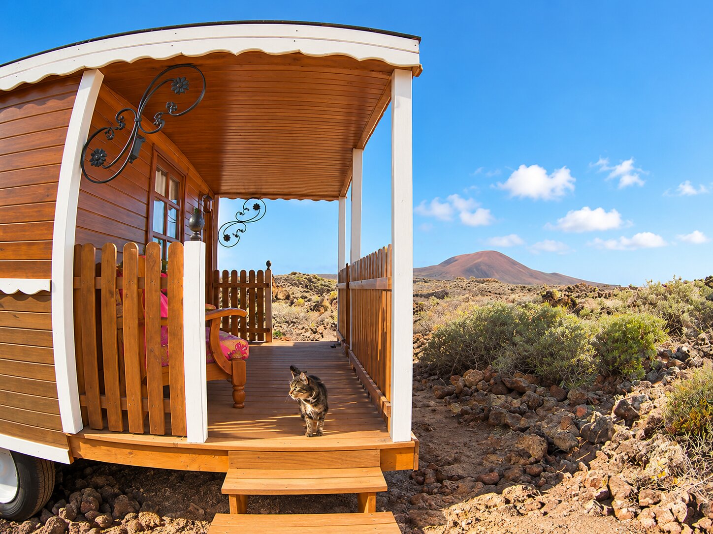 Roulotte retreat in the volcanic landscape of Fuerteventura